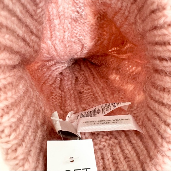 BNWT! Loft Soft Blush Pink Cable Pom Pom Beanie - Picture 5 of 5